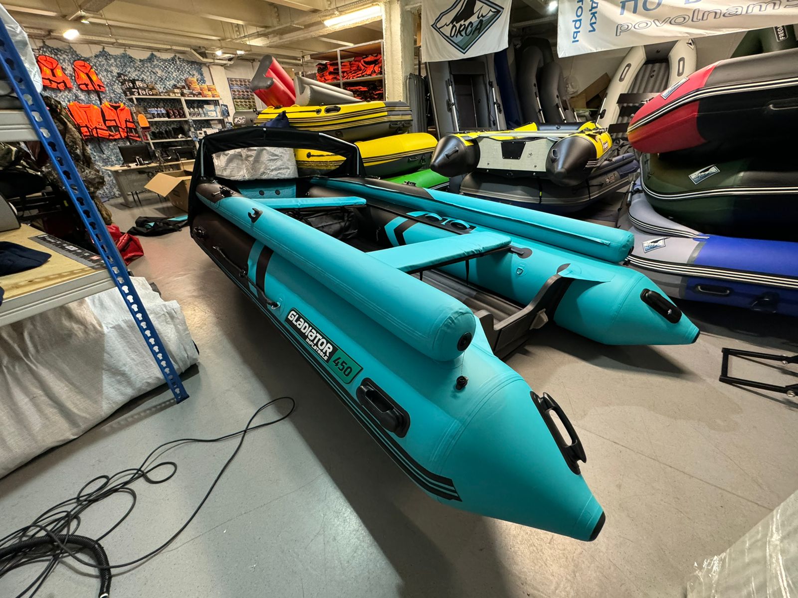 Лодка Gladiator E 420 X